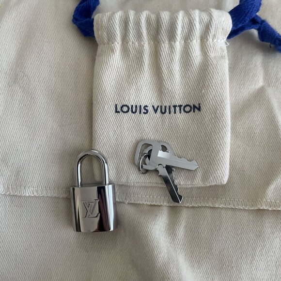 Keepall Bandoulière 55 - Only used 1 time, small marks on bag - see description - Picture 8 of 9